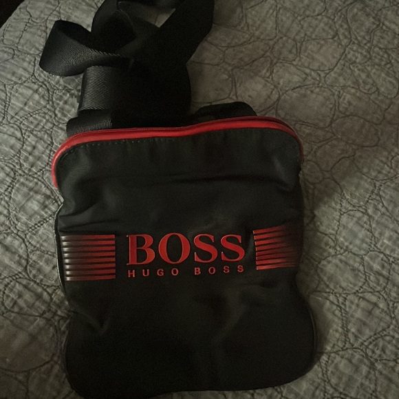 HugoBoss❤️🖤CrossBody ManPurse❤️🖤 - Picture 9 of 12